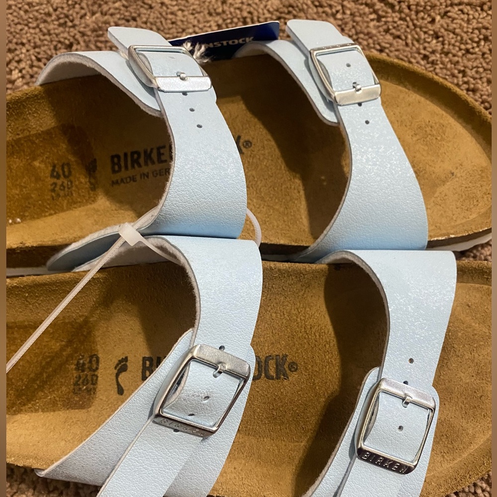 New and very comfortable sandal size 40